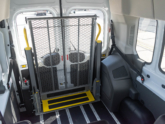 Rolstoellift voor rolstoelbus van Freedom Auto Aanpassingen binnenkant