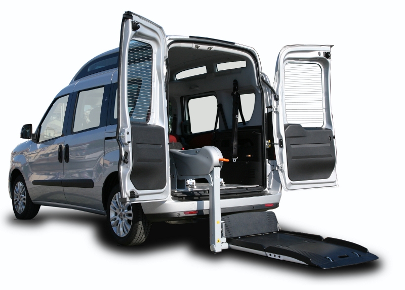 Rolstoel bus met ingebouwde lift Bij Freedom Auto Aanpassingen