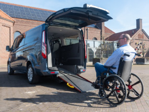 Ford Tourneo Custom Independence rolstoelbus van Freedom Auto Aanpassingen