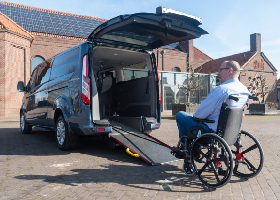 Ford Tourneo Custom Independence rolstoelbus van Freedom Auto Aanpassingen