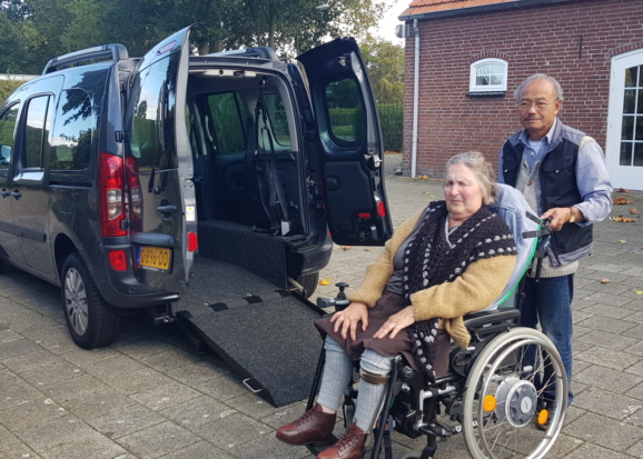 Familie Sitepu uit Boekel - Mercedes Citan rolstoelauto - XXL Freedom Van bodemverlaging