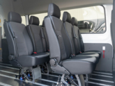 Rolstoellift voor rolstoelbus van Freedom Auto Aanpassingen zitplaatsen